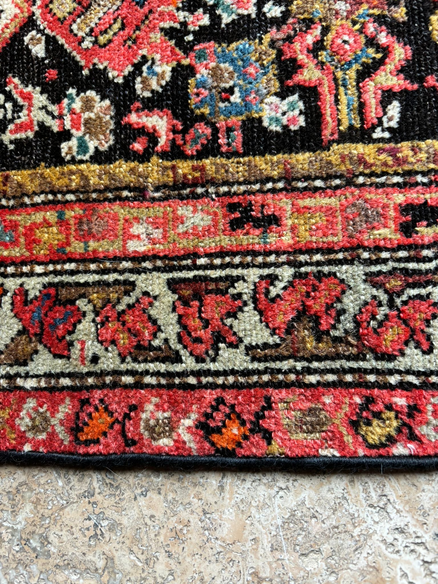 Tapis lavé et restauré en atelier
